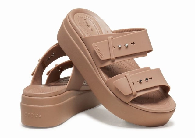 Sandały Crocs Brooklyn Low Wedge Sandal Latte